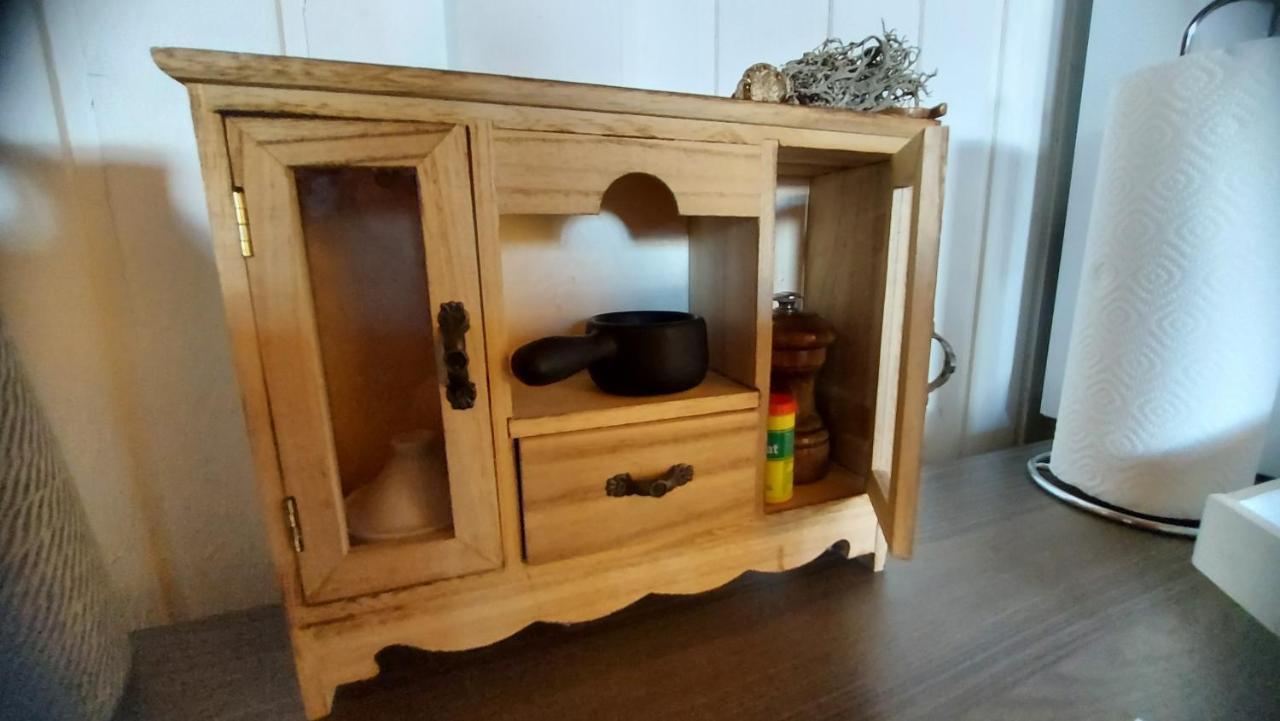 Petite Maison Sur La Colline Du Gibloux: 1Chambre,1 Salon Et Salle De Bain Prives Au Rez De Chausse, Piscine Exterieur Et Bbq , Le Châtelard-Montreux Exterior foto