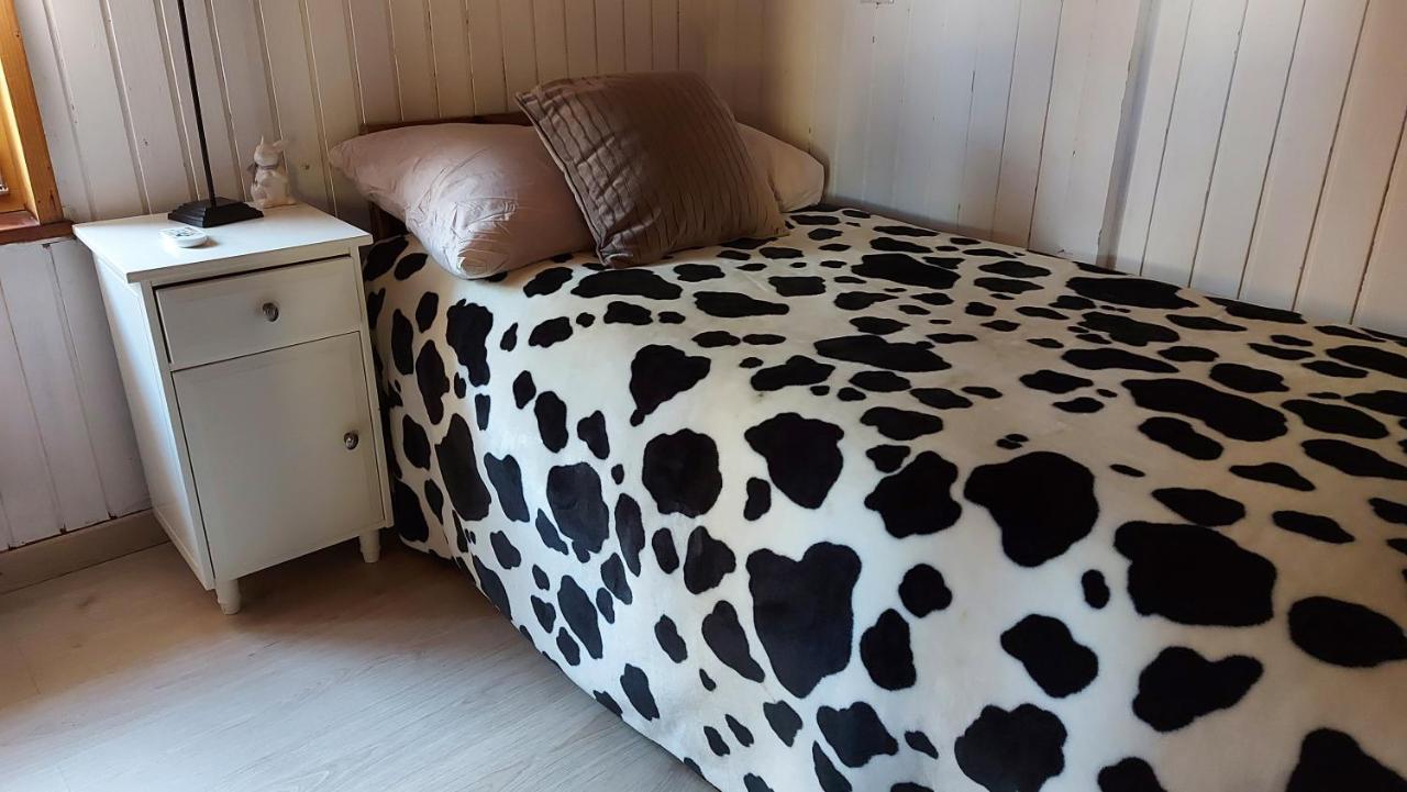 Petite Maison Sur La Colline Du Gibloux: 1Chambre,1 Salon Et Salle De Bain Prives Au Rez De Chausse, Piscine Exterieur Et Bbq , Le Châtelard-Montreux Exterior foto