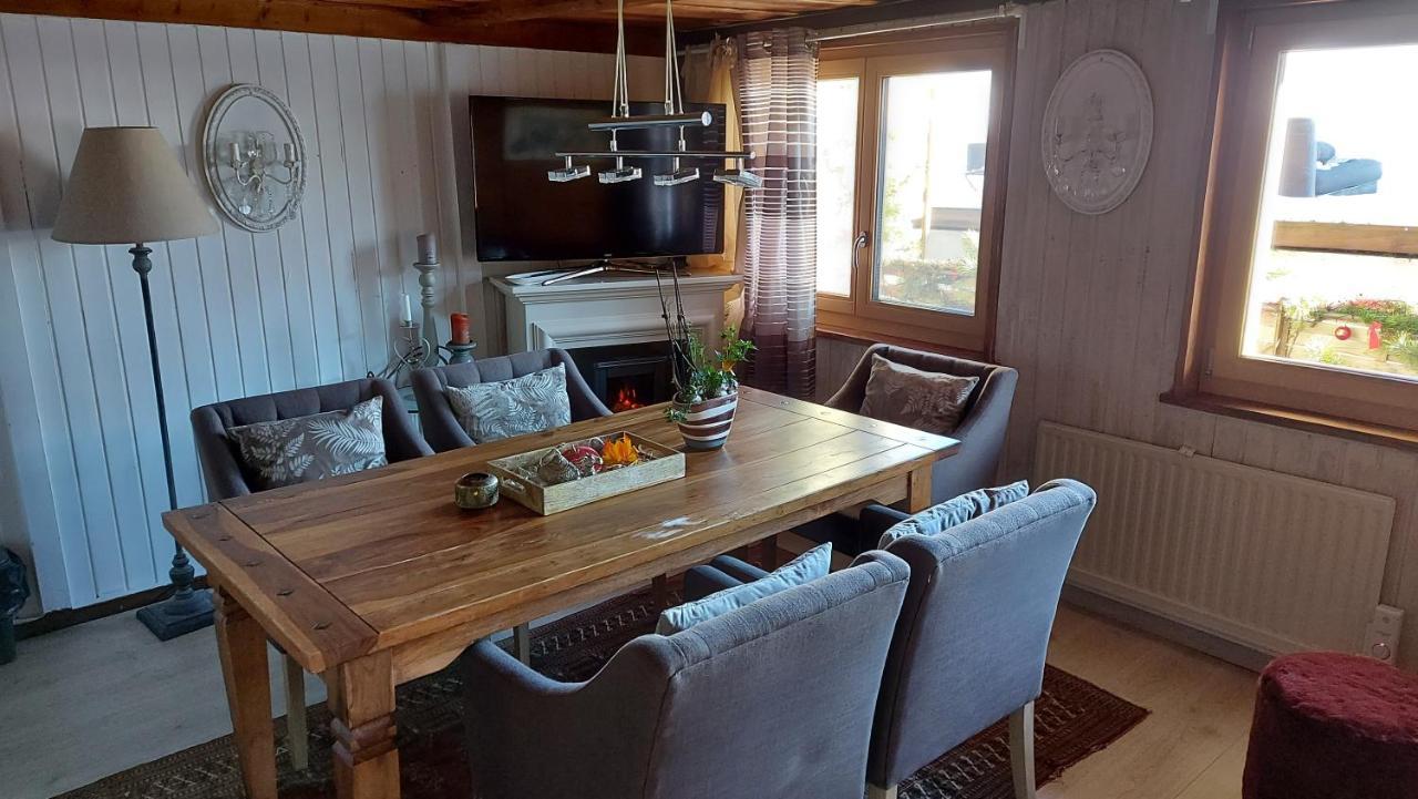 Petite Maison Sur La Colline Du Gibloux: 1Chambre,1 Salon Et Salle De Bain Prives Au Rez De Chausse, Piscine Exterieur Et Bbq , Le Châtelard-Montreux Exterior foto